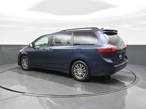 2018 Toyota Sienna XLE