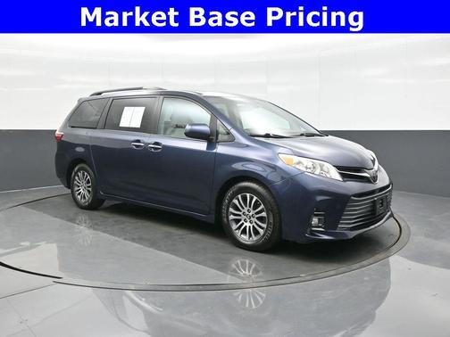 2018 Toyota Sienna XLE