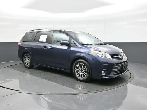 2018 Toyota Sienna XLE