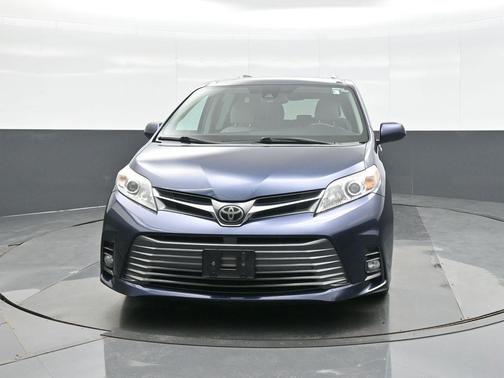 2018 Toyota Sienna XLE