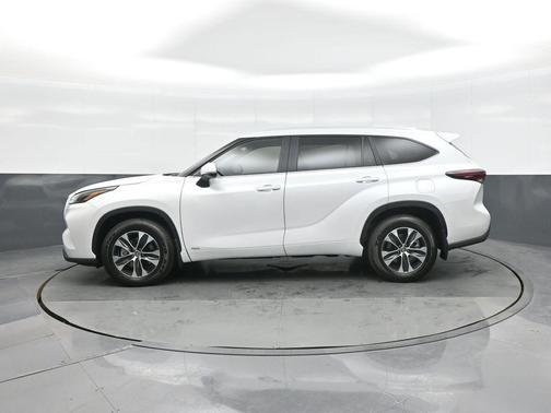 2026 Toyota Highlander Hybrid XLE