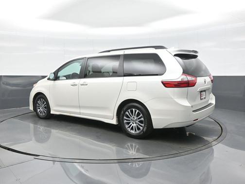 2018 Toyota Sienna XLE Premium