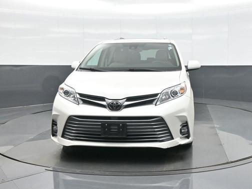 2018 Toyota Sienna XLE Premium