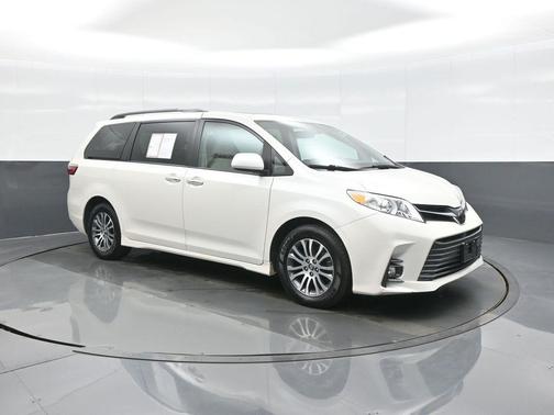 2018 Toyota Sienna XLE Premium