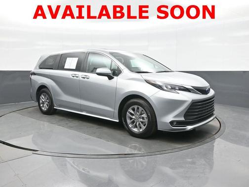 2025 Toyota Sienna XLE