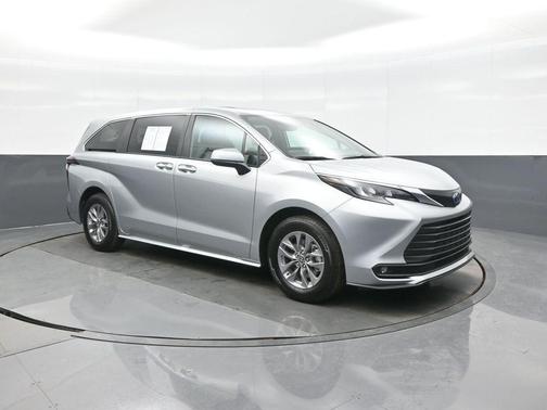2025 Toyota Sienna XLE