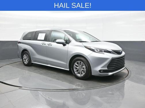 2025 Toyota Sienna XLE