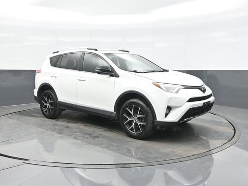 2017 Toyota RAV4 SE