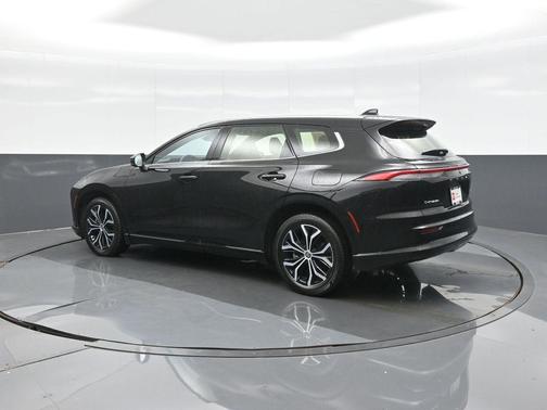 Black 2025 Toyota Crown Signia XLE