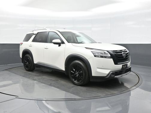 2022 Nissan Pathfinder SL 4WD
