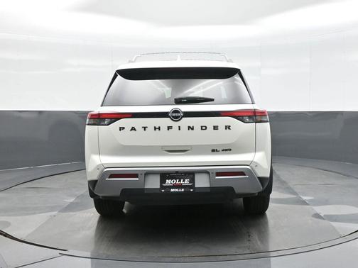 2022 Nissan Pathfinder SL 4WD