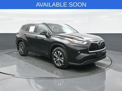 Midnight Black Metallic 2020 Toyota Highlander Hybrid XLE