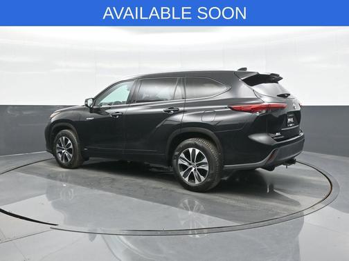 Midnight Black Metallic 2020 Toyota Highlander Hybrid XLE