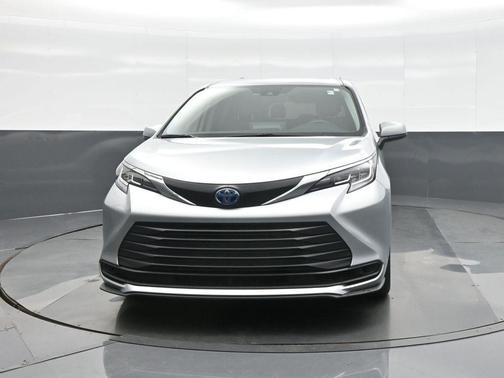 2023 Toyota Sienna LE