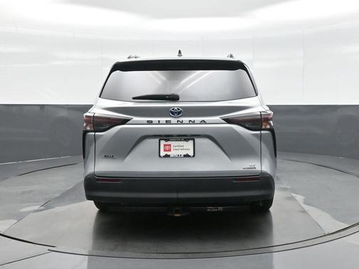 2023 Toyota Sienna LE
