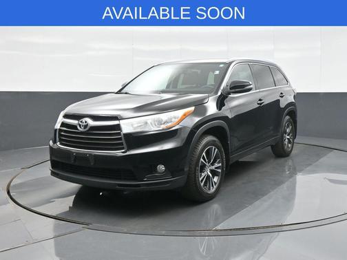 Midnight Black Metallic 2016 Toyota Highlander XLE