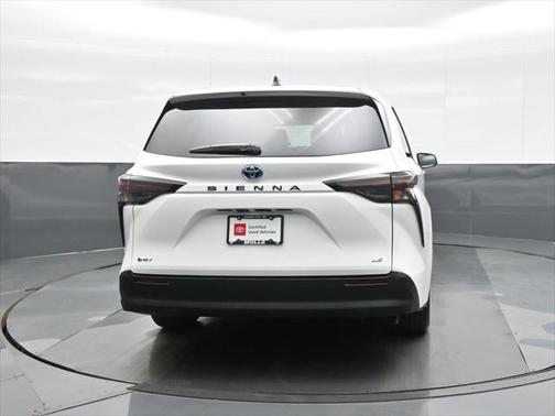 2025 Toyota Sienna LE
