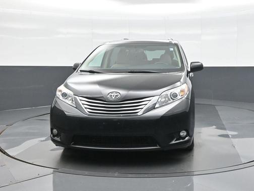 Midnight Black Metallic 2017 Toyota Sienna XLE