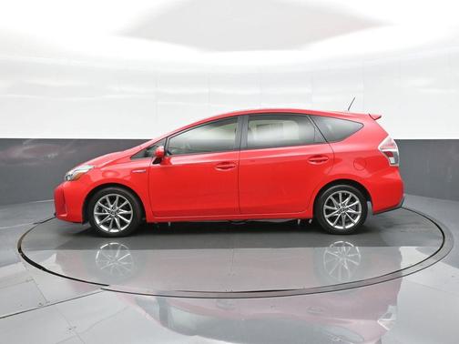 2017 Toyota Prius v Five
