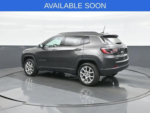 Granite Crystal Metallic Clearcoat 2023 Jeep Compass Latitude Lux