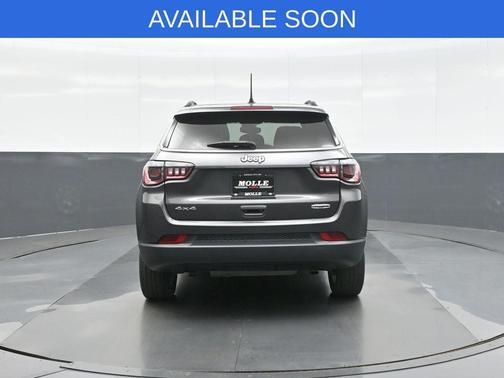 Granite Crystal Metallic Clearcoat 2023 Jeep Compass Latitude Lux