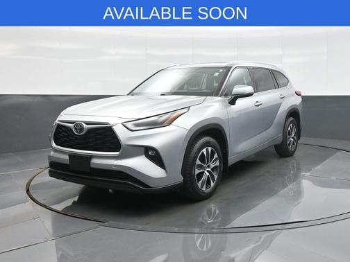 Celestial Silver Metallic 2021 Toyota Highlander XLE