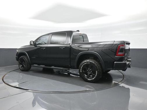 Diamond Black Crystal Pearlcoat 2020 RAM 1500 Rebel