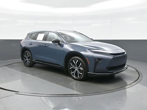 2025 Toyota Crown Signia XLE