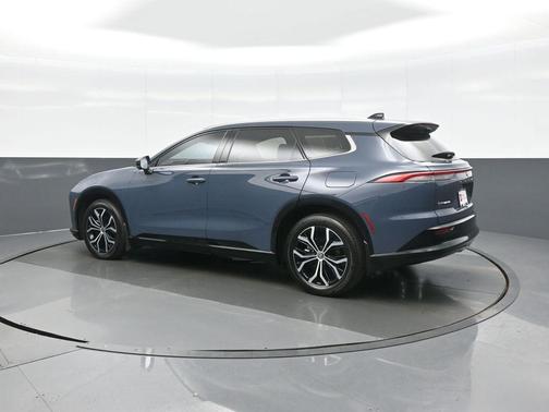 2025 Toyota Crown Signia XLE