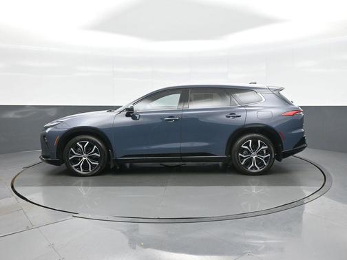 2025 Toyota Crown Signia XLE