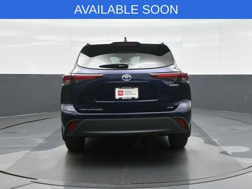 Gray 2024 Toyota Highlander Hybrid XLE
