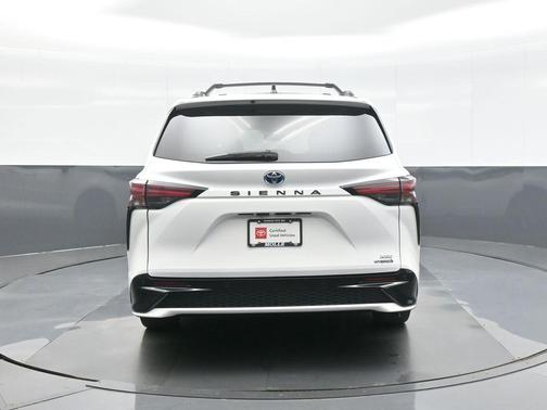 Super White 2021 Toyota Sienna XSE 7 Passenger