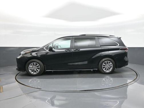 Midnight Black Metallic 2026 Toyota Sienna LE