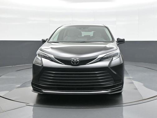 Midnight Black Metallic 2026 Toyota Sienna LE