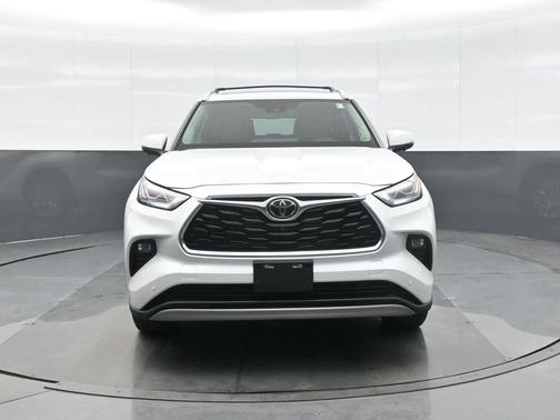 2025 Toyota Highlander Hybrid Platinum