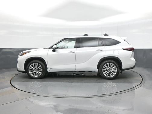 2025 Toyota Highlander Hybrid Platinum