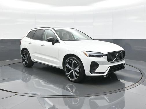 Crystal White Metallic 2025 Volvo XC60 B5 Ultra