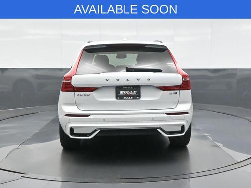Crystal White Metallic 2025 Volvo XC60 B5 Ultra