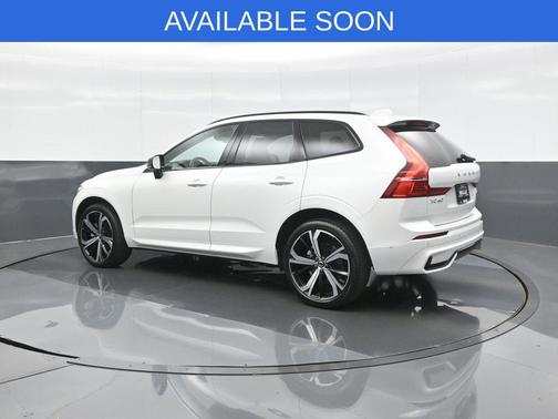 Crystal White Metallic 2025 Volvo XC60 B5 Ultra