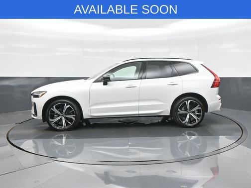 Crystal White Metallic 2025 Volvo XC60 B5 Ultra