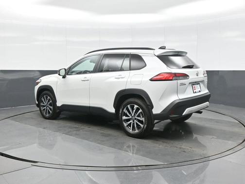 2025 Toyota Corolla Cross XLE