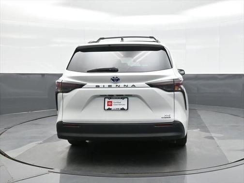2024 Toyota Sienna XLE 8 Passenger
