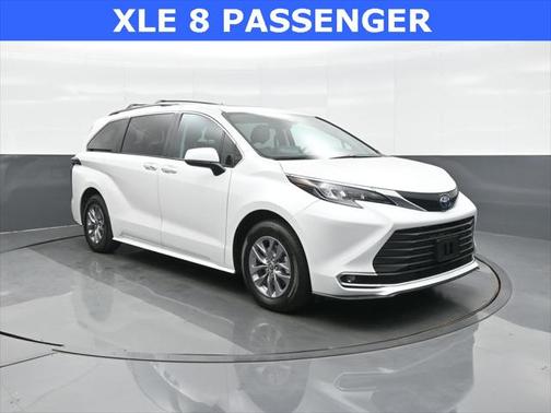 2024 Toyota Sienna XLE 8 Passenger