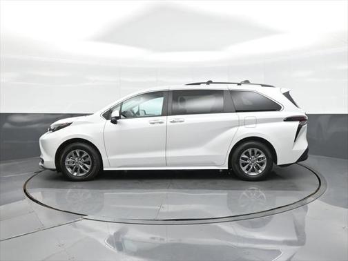 2024 Toyota Sienna XLE 8 Passenger