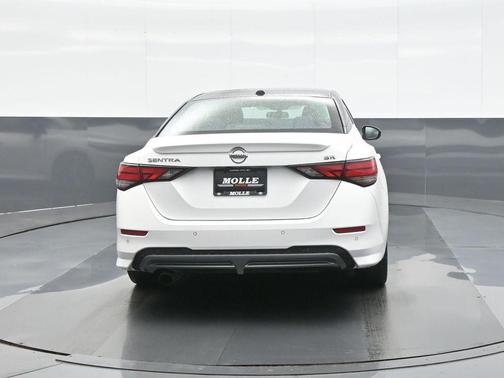 Aspen White/Super Black 2020 Nissan Sentra SR
