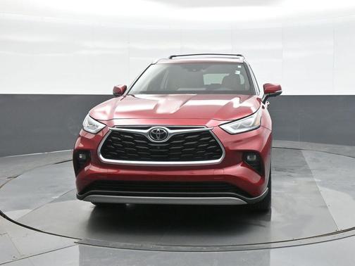 Pearl 2025 Toyota Highlander Platinum