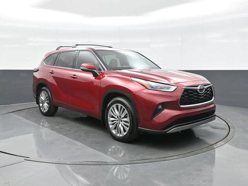 Pearl 2025 Toyota Highlander Platinum