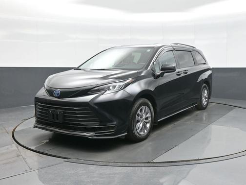 2025 Toyota Sienna LE