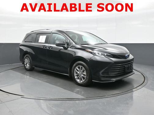 2025 Toyota Sienna LE