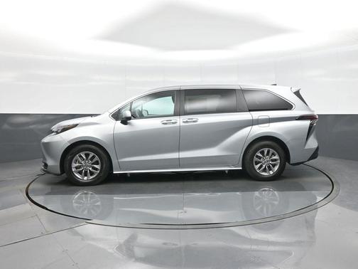 2024 Toyota Sienna LE